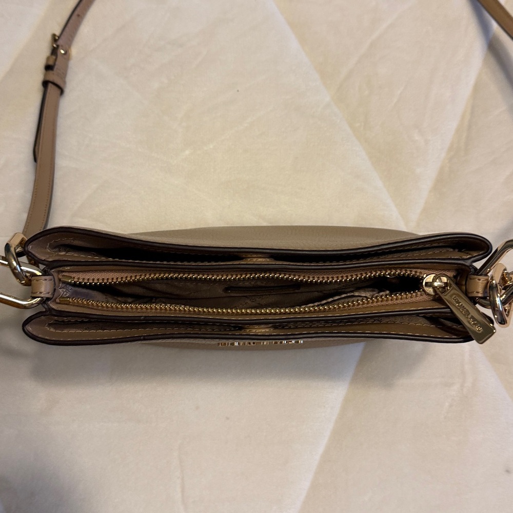 Michael Kors Trisha Beige Leather Crossbody Bag - Picture 4 of 11